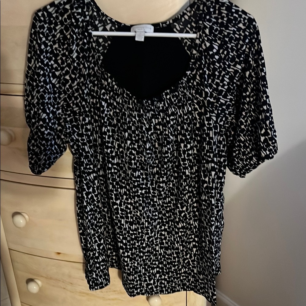Women's Black and White Top